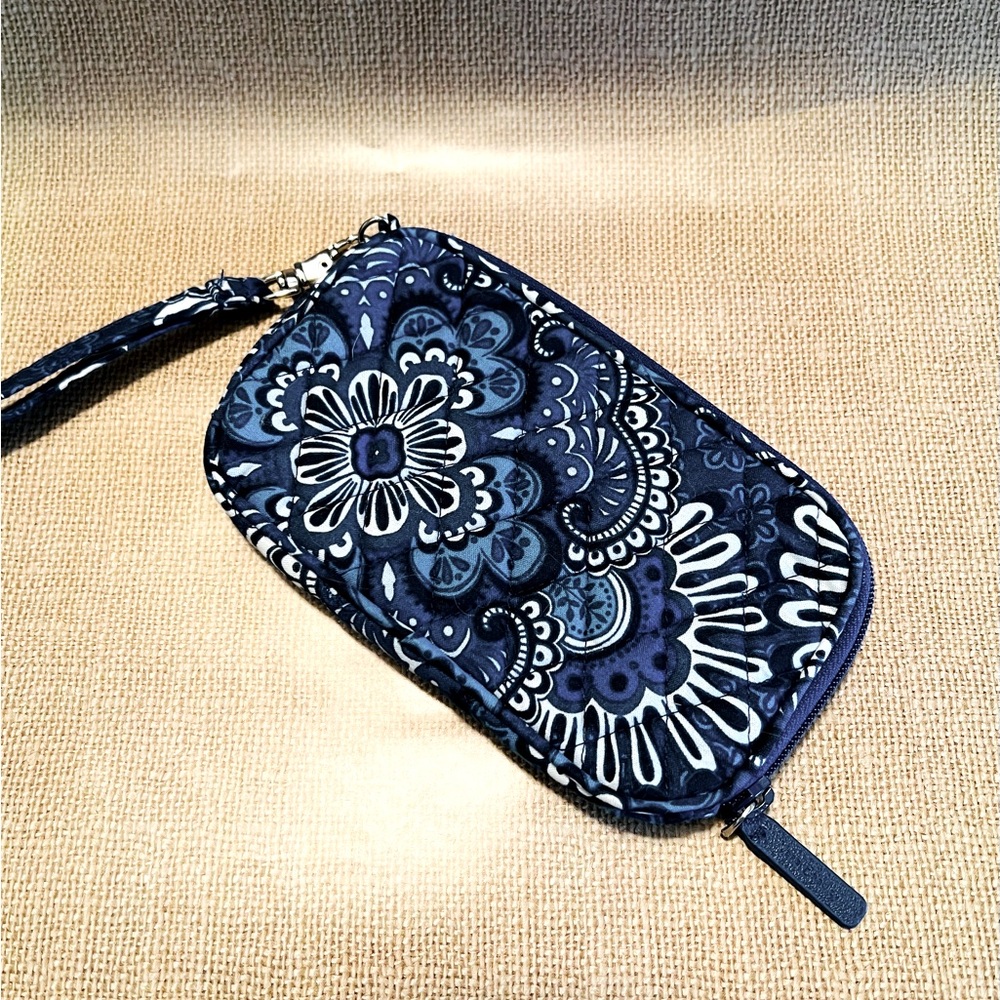 VGUC Vera Bradley wristlet
